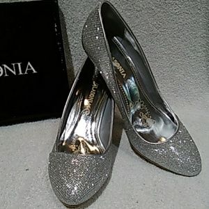 Lasonia silver glitter heels NIB